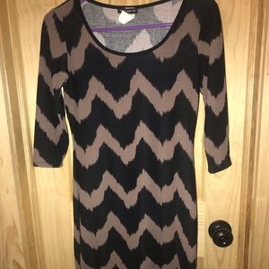 Boutique bodycon 1/4 sleeve dress